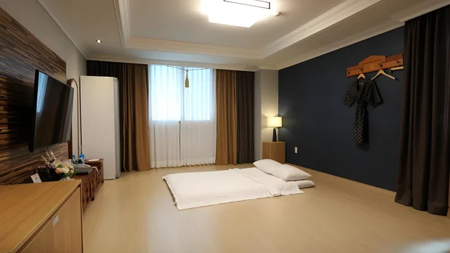 Ondol, Style, Futon Bed، Empire Tourist Hotel 2/2