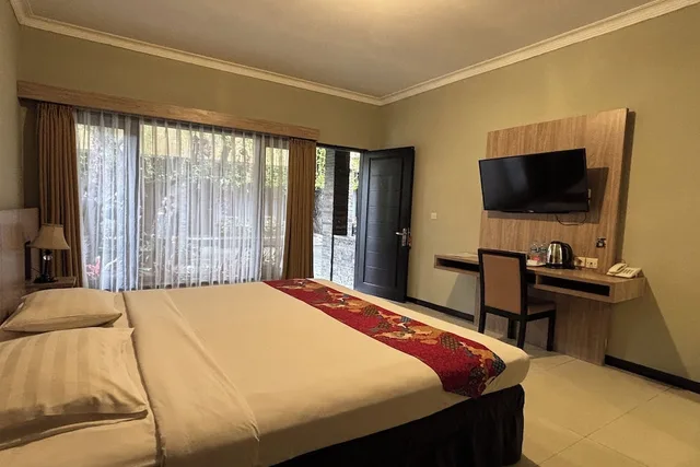 Executive, King Bed, Pool Access، Pesona Bamboe 2/6