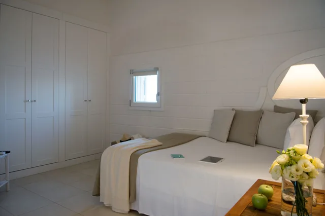 Standard, Single, Queen Bed, La Peschiera 1/2