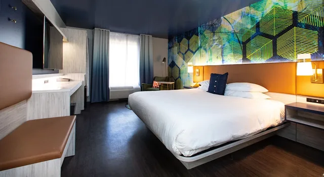 غرفة قياسية بسرير كوين لذوي الإعاقة، Hotel Denim 1/2