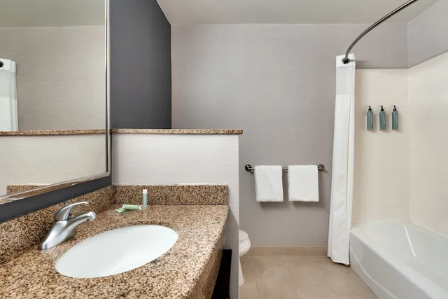 غرفة بسريرين كوين، Courtyard Marriott Johnson City 3/4