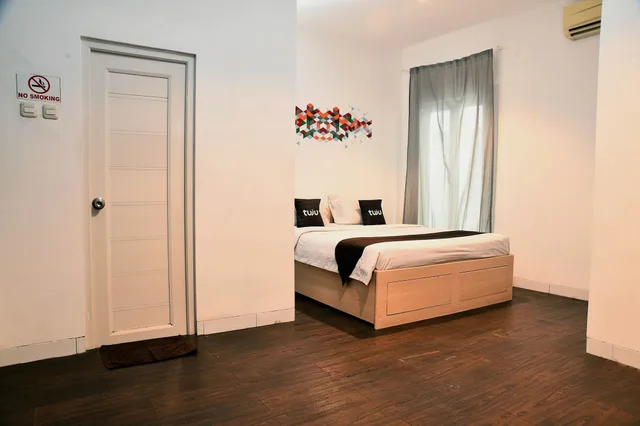Deluxe Double Room, Tuju Abuserin Syariah 14/19