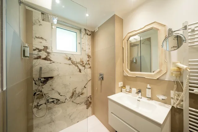 Basic, Family, 1 Queen and 1 Single Bed, No Balcony، Hotel Serenella 6/6