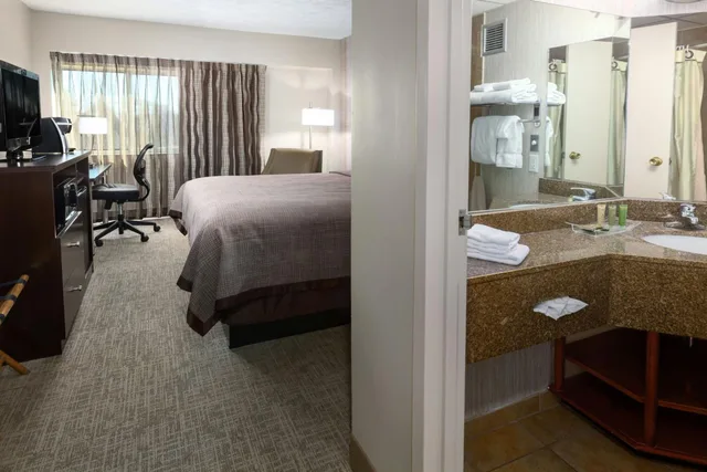 Room, King Bed, West Wing، Park Place Hotel 4/4