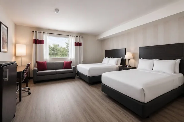 غرفة قياسية بسريرين كوين، Quality Inn & Conference Center Pembroke - Ontario 1/5