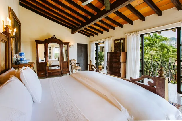جناح ملكي بسرير كينج بإطلالة على البحر بشرفة، Hacienda San Angel 1/7