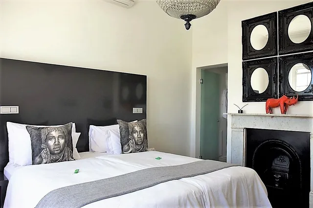 Art, Deluxe, Villa, King Bed, Patio، Dysart Boutique Hotel 3/4