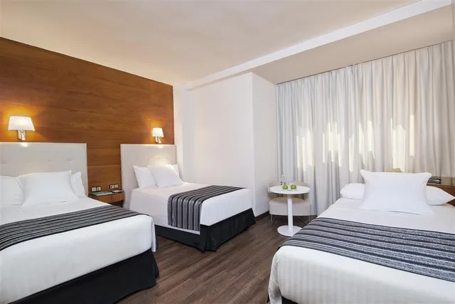 غرفة قياسية ثلاثية، Melia Madrid Serrano 1/3