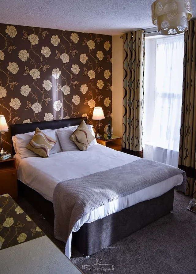 غرفة بسرير مزدوج، Dobbins Inn 1/3