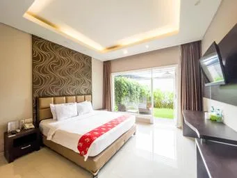 جناح بسرير كينج بإطلالة على الحديقة، New Surya Hotel 1/1