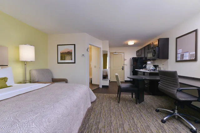غرفة قياسية بسرير فردي، Candlewood Suites Casper 1/3