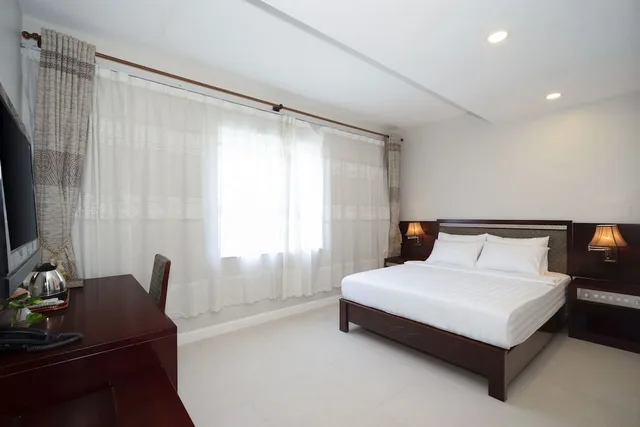 غرفة بريميوم ديلوكس بسرير كينج بإطلالة على المدينة، One World Hotel 1/6