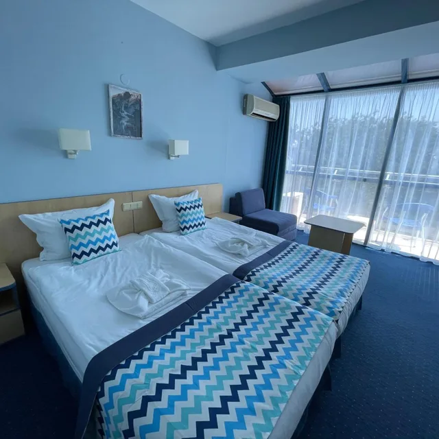 غرفة قياسية بسرير مزدوج أو سريرين منفصلين مع سرير إضافي، BSA Holiday park Hotel 3/10