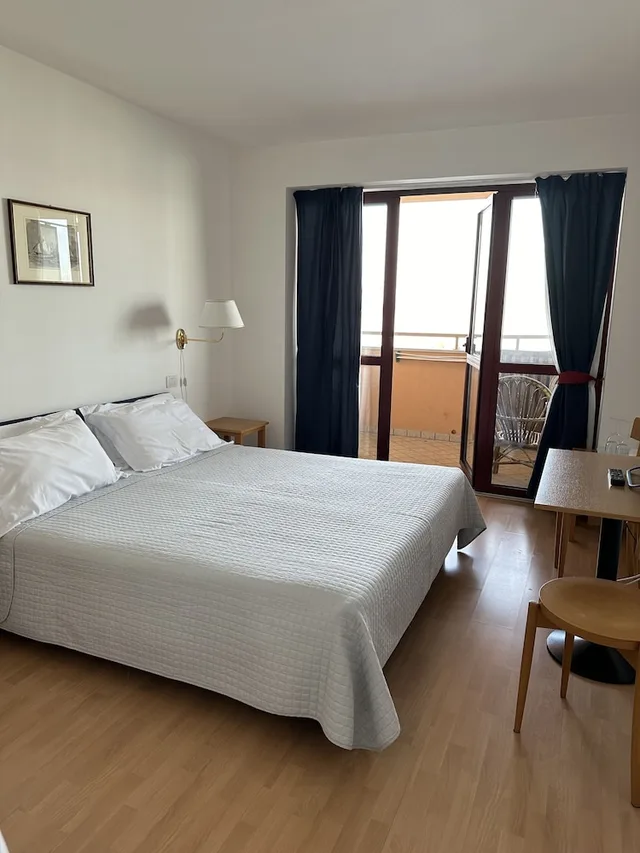 2 Bedrooms, Family Suite, 1 Double and 4 Single Beds، Nauthotel Porto San Vito 1/4