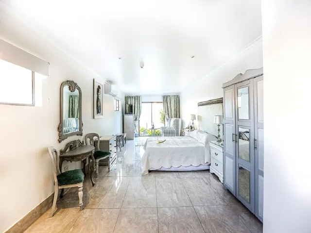 غرفة تنفيذية بإطلالة على الحديقة في الطابق الأرضي، Misty Waves Boutique Hotel 1/3