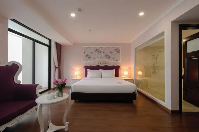 Central, Suite, King Bed، Bonjour Nha Trang Hotel 3/10