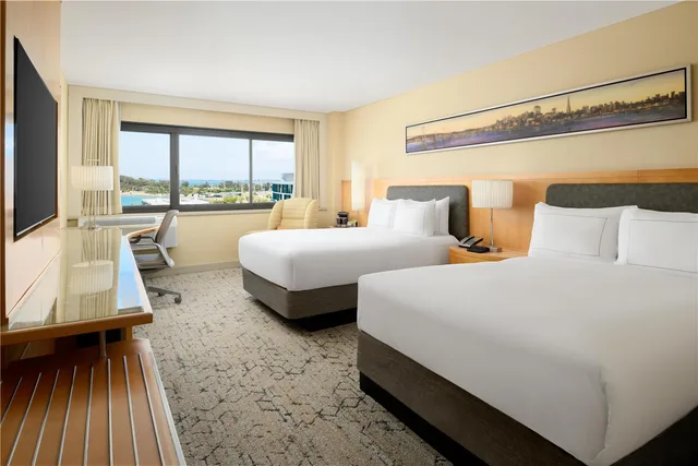 Deluxe, Double Bed, Hilton San Francisco Airport Bayfront 1/3