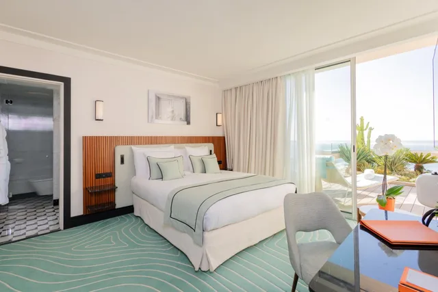 غرفة بانورامية بإطلالة على البحر بشرفة، Mondrian Cannes 5/10