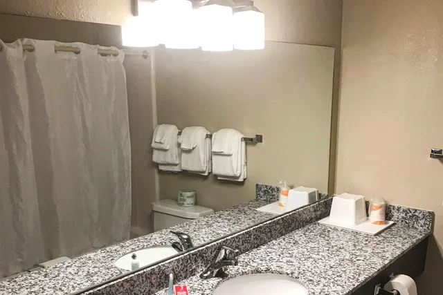 غرفة بسرير كينج، Econo Lodge Mifflintown 3/3