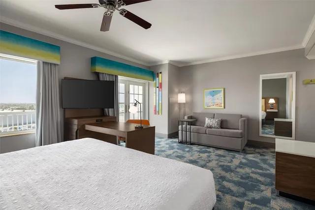 استوديو بسرير كينج بشرفة مع أريكة، Hampton Inn Suites Galveston 1/9