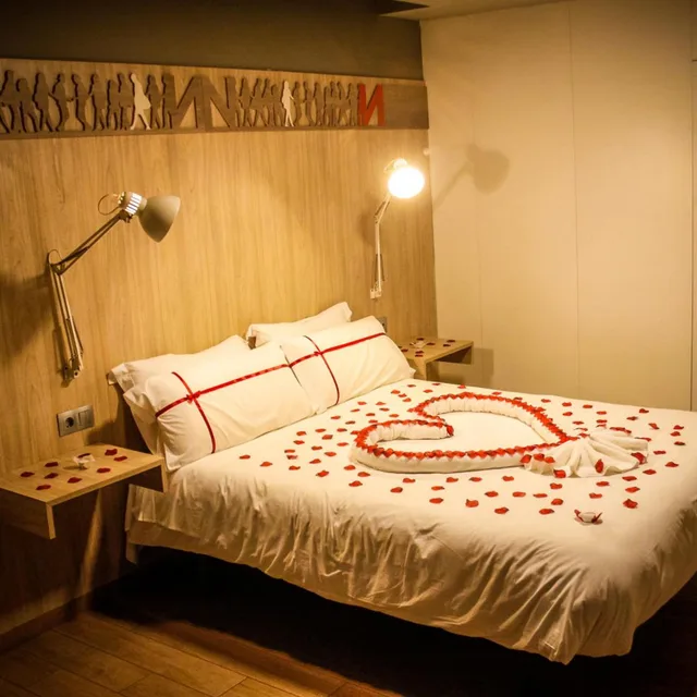 جناح ديلوكس بجاكوزي، Hotel Nomada 2/10