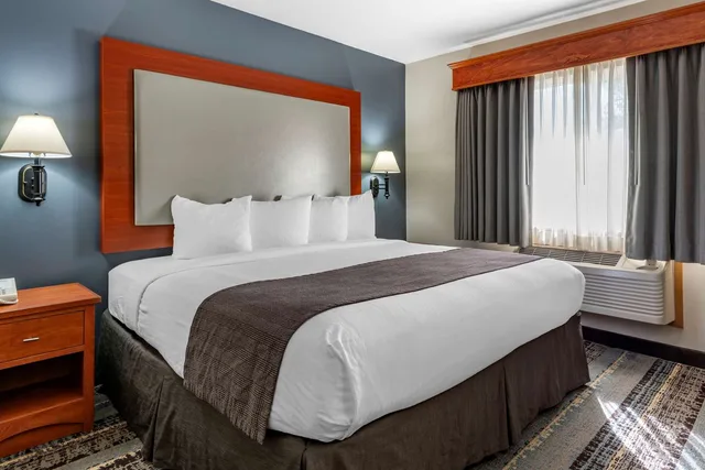 غرفة بسرير كينج بجاكوزي، Best Western Newberg Inn 1/3