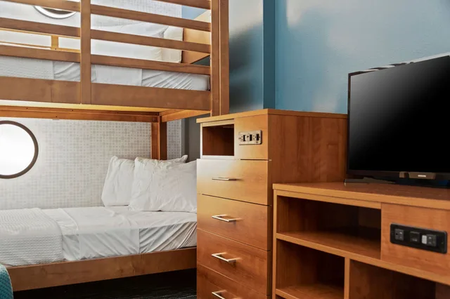 جناح عائلي بسرير كينج وسرير بطابقين مع أريكة، Holiday Inn Express Suites Orlando Lk Buena Vista Area 7/10