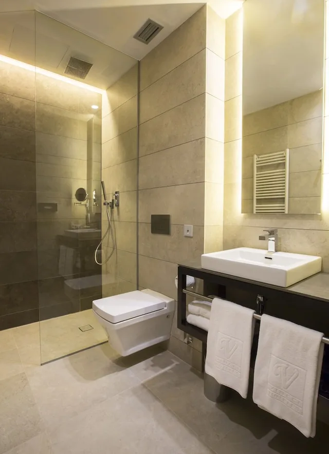 Vincci, 1 Double and 1 Single Bed, with Extra Bed, Vincci Mercat Hotel 9/10