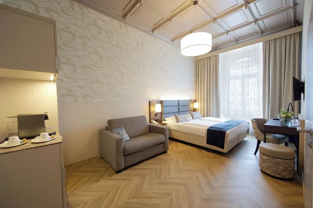 غرفة سوبيريور ثلاثية بسريرين منفصلين مع أريكة، HOTEL DREI KRONEN VIENNA CITY 2/10