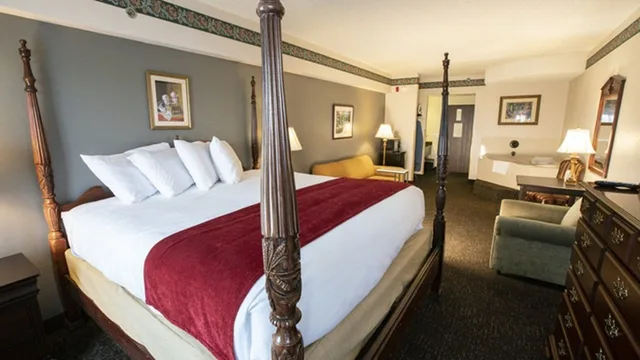 جناح بسرير كينج بحوض جاكوزي، Hotel Grand Victorian 5/10