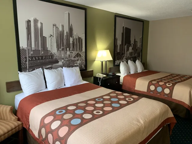 Room, 2 King Beds, Super 8 By Wyndham Rockford 3/5