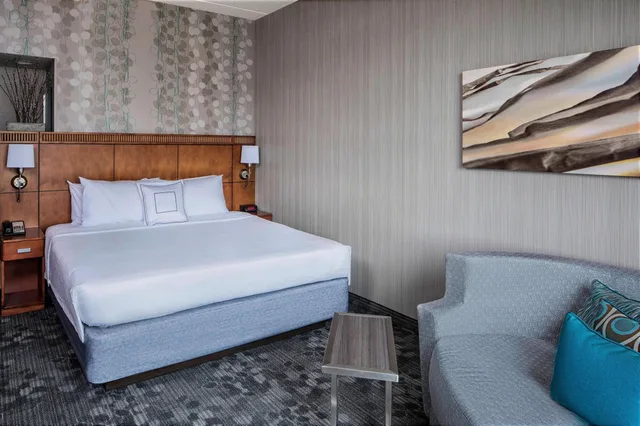 غرفة بسرير كينج، Courtyard By Marriott Stamford Downtown 2/4