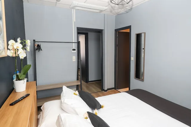 جناح عائلي بسرير كوين وسريرين منفصلين بغرفتي نوم، Citotel Le Chapon Fin 6/10