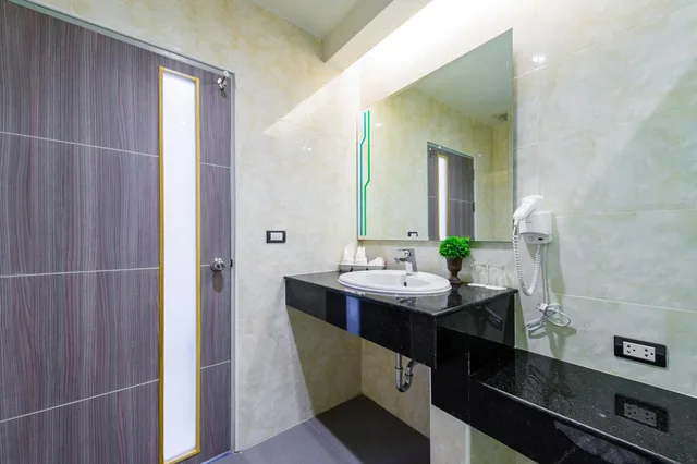 جناح جونيور، 42C The Chic Hotel 4/5