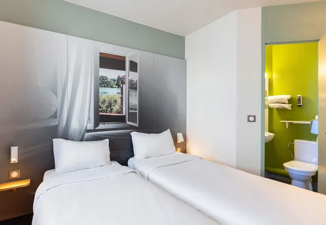 غرفة بسريرين منفصلين، B&B Hotel Lyon Saint Bonnet Mid Plaine 2/5