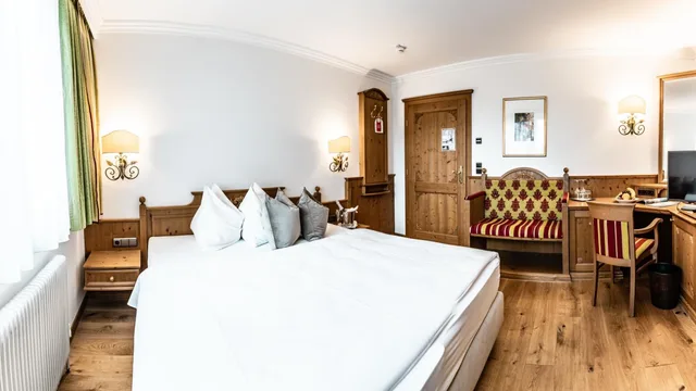 Deluxe, King Bed, Garden or Parking View، Hubertushof 4/10