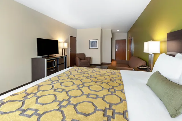 جناح استوديو بريميير بسرير كينج، Baymont by Wyndham Beulah 2/6