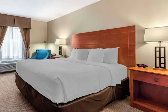غرفة ديلوكس بسرير كينج مع أريكة، Comfort Inn Augusta Me 5/9