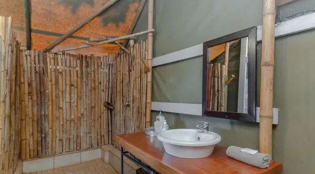 Safari, Tent, Queen Bed, Crocodile Bridge Safari Lodge 3/4