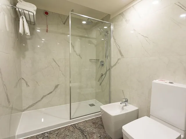 غرفة ديلوكس بسرير كوين مع أريكة، Zorlu Grand Hotel Trabzon 3/3