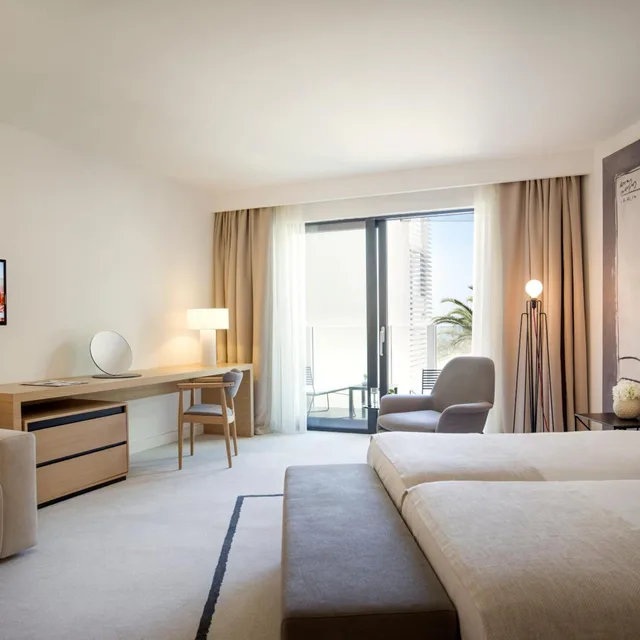 غرفة كومفورت بسرير مزدوج بشرفة، Kompas Hotel 2/2