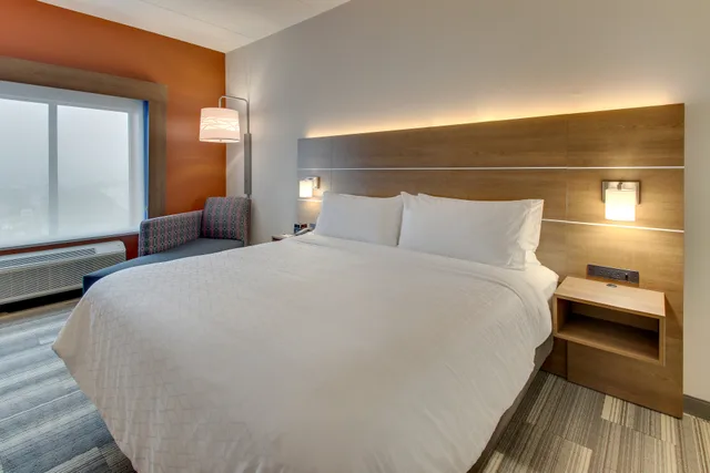 غرفة بسرير كينج لذوي الإعاقة، Holiday Inn Express & Suites Nashville Metrocenter Downtown 1/7