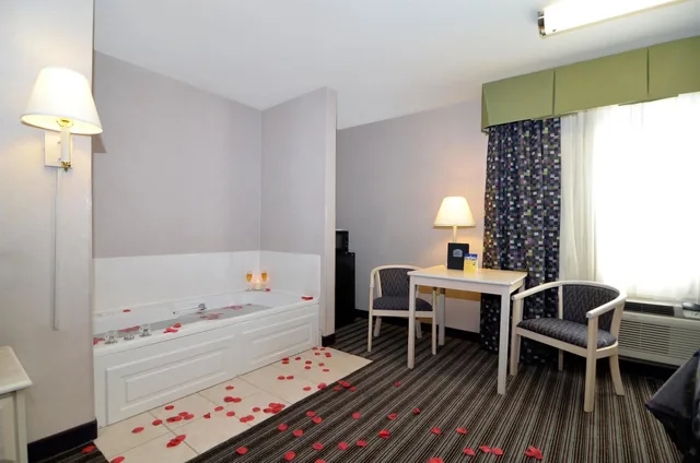 Suite, 2 Queen Beds, Jetted Tub, Best Western Borger Inn 8/10