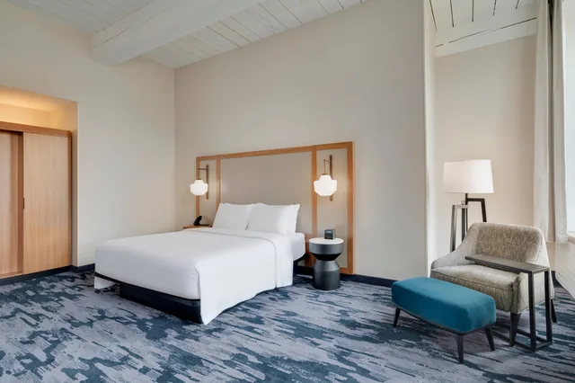 جناح استوديو بسرير كينج بإطلالة مع أريكة، Fairfield Inn & Suites Madison Historic Eagle Cotton Mill 6/10