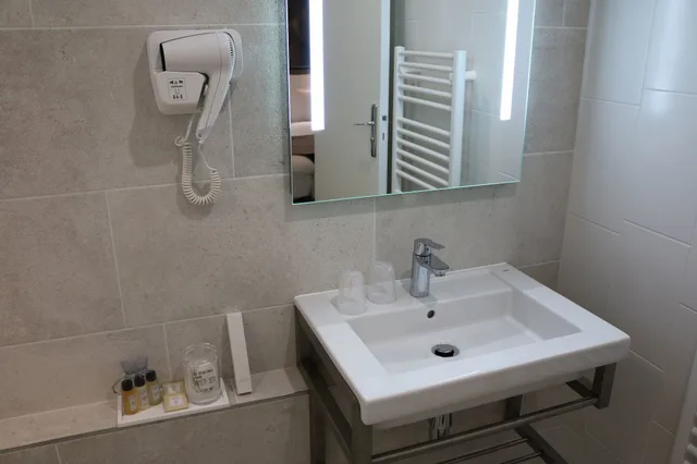 غرفة بسريرين منفصلين بإطلالة على الحديقة، Le Saint Aubert Hotel 5/6