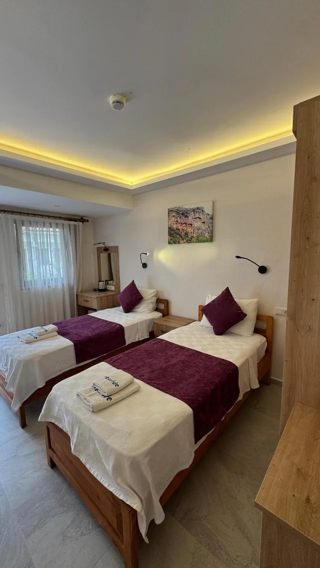 غرفة قياسية ثلاثية، Riverside Hotel 4/10