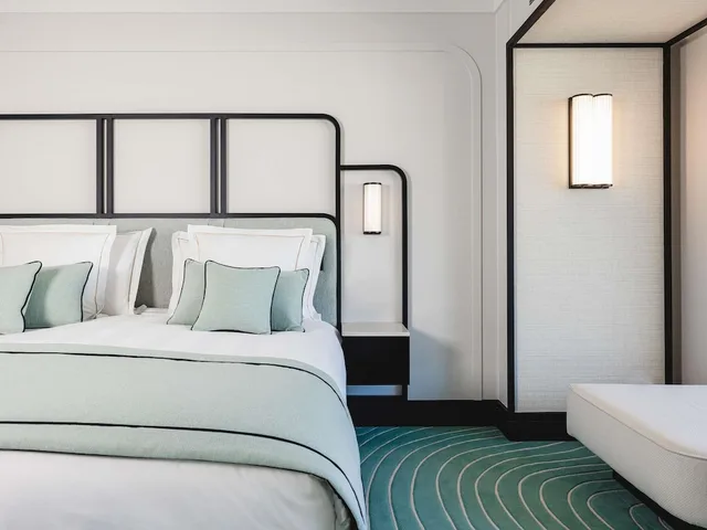 Junior Suite, King Bed, City View, Mondrian Cannes 8/10