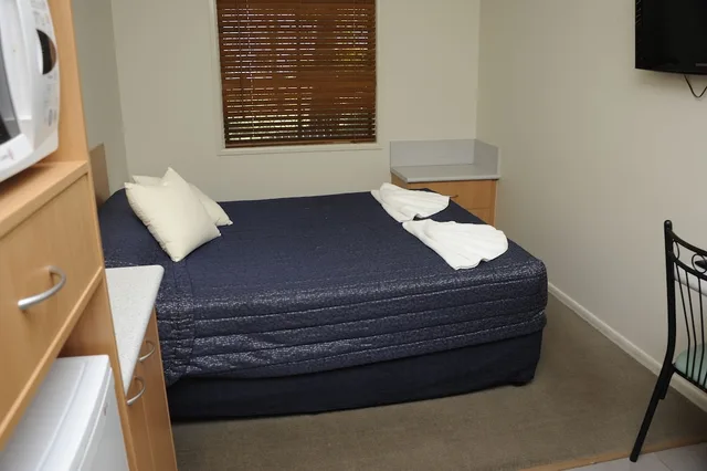 Studio, Queen Bed, Sun Valley Motel Biloela 1/1