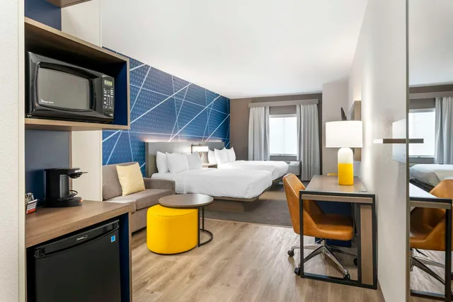جناح بسريرين كوين، Comfort Suites Elgin Northwest 2/3