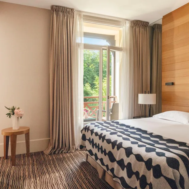 جناح جونيور بسرير كينج، Hotel Ermitage Evian Resort 4/10